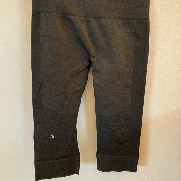 Lululemon size 8 wide waist cropped leggings - Picture 1 of 5